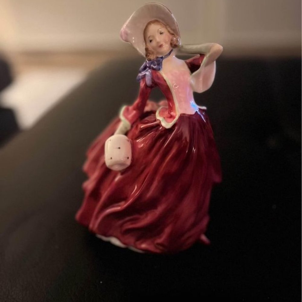 Coalport Porcelain Figurine - Autumn Breezes